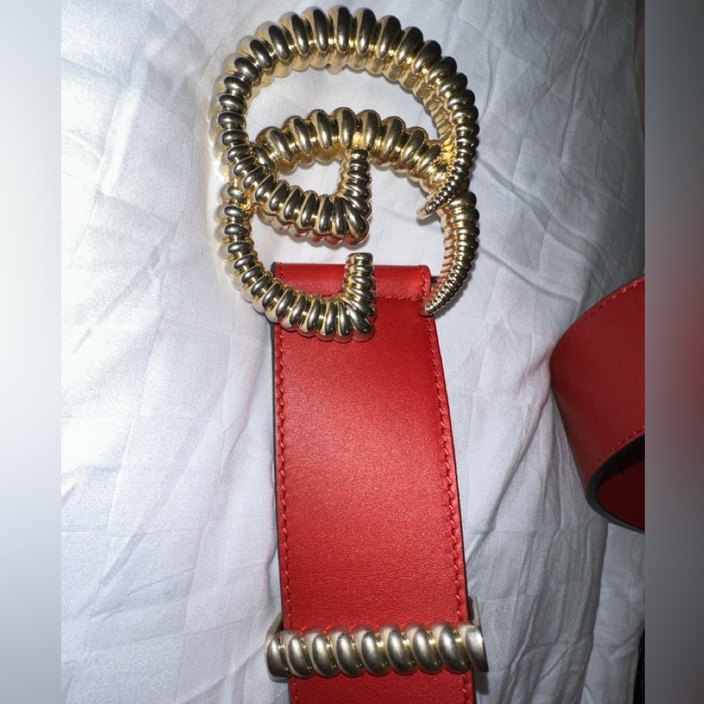 Authentic Gucci Red Leather GG belt with horn details , Gold Buckle, Torchon, 80 - Picture 10 of 10